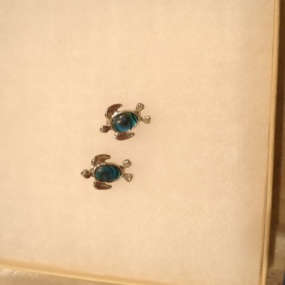 Sea Turtles Stud Earrings - Picture 3 of 4